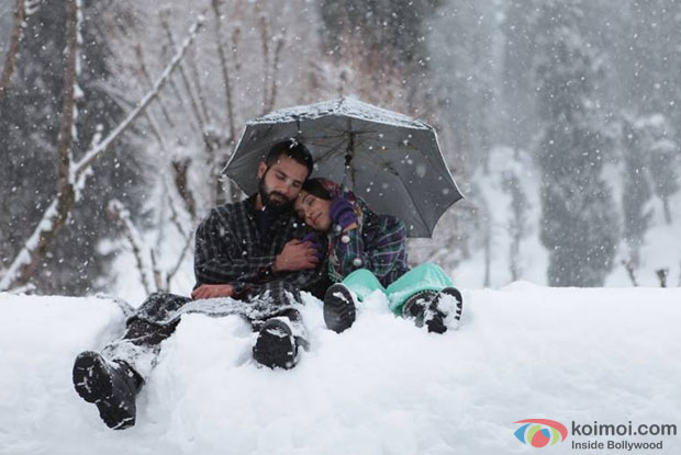 Shahid Kapoor and Shraddha Kapoor in a still from movie 'Haider'