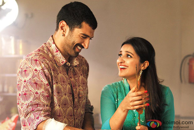 Aditya Roy Kapur  and Parineeti Chopra in a still from movie 'Daawat-E-Ishq'
