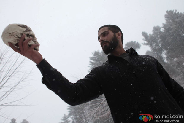 Shahid Kapoor in a Still from movie 'Haider'