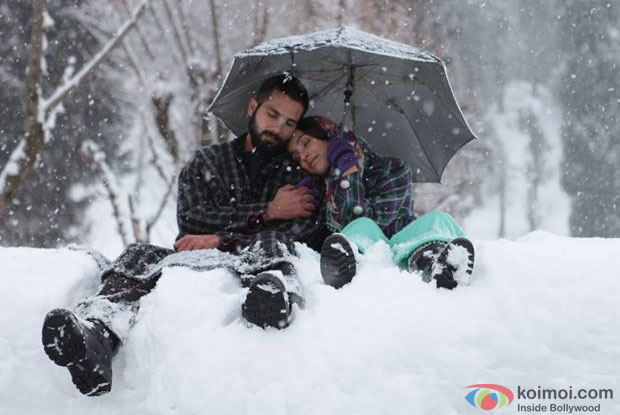 Shahid Kapoor and Shraddha Kapoor in a still from movie 'Haider'