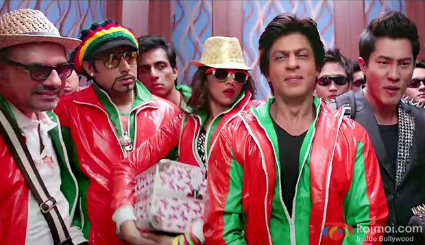 Boman Irani, Abhishek Bachchan, Sonu Sood, Deepika Padukone and Shah Rukh Khan in a still from movie 'Happy New Year'