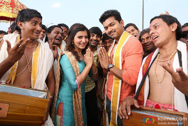 Samantha Ruth Prabhu and Vijay in a still from movie 'Kaththi'
