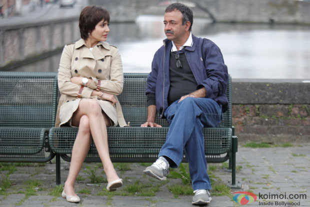 Anushka Sharma and Rajkumar Hirani on the sets of movie 'PK' Anushka Sharma and Rajkumar Hirani on the sets of movie 'PK'