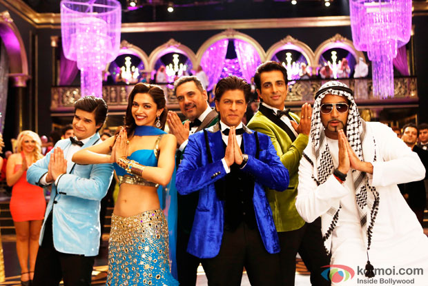 Vivaan Shah, Deepika Padukone, Boman Irani, Shah Rukh Khan, Sonu Sood and Abhishek Bachchan in a still from movie 'Happy New Year'