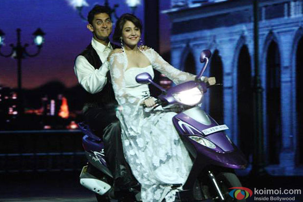 Aamir Khan and Anushka Sharma in a still from movie 'PK'