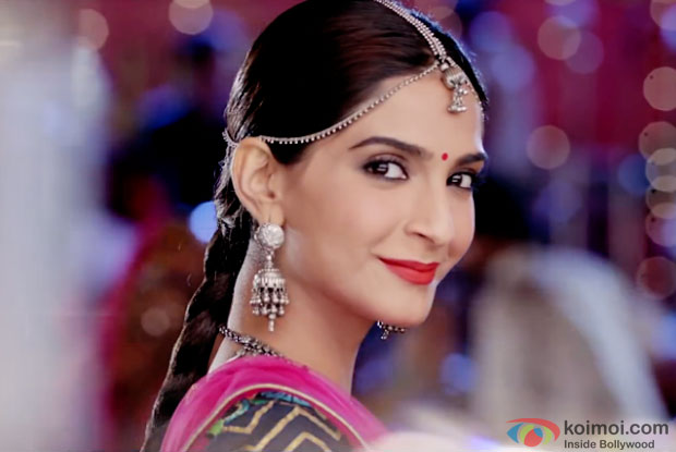 Sonam Kapoor in a still from movie 'Dolly Ki Doli'