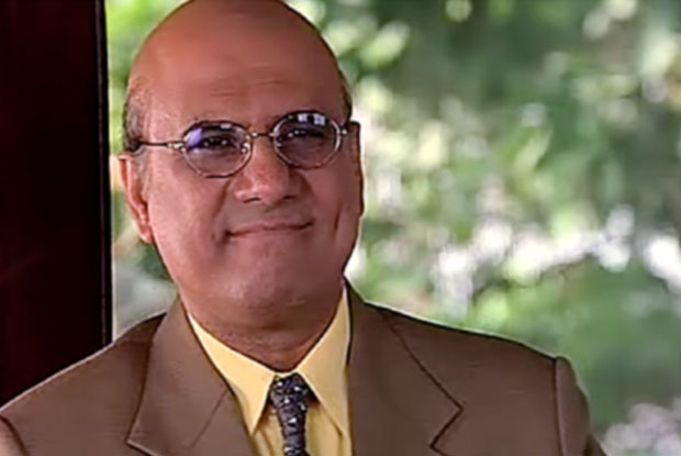 Boman Irani in a still from movie 'Munna Bhai MBBS'