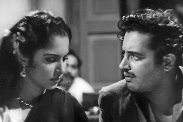 still from movie 'Kaagaz Ke Phool (1959)'