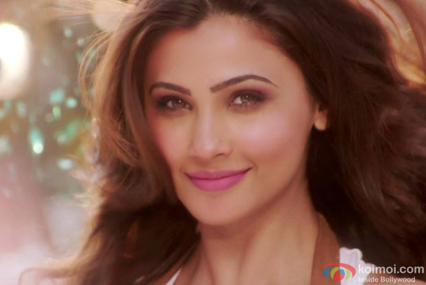 Daisy Shah in a still from movie 'Jai Ho (2014)'
