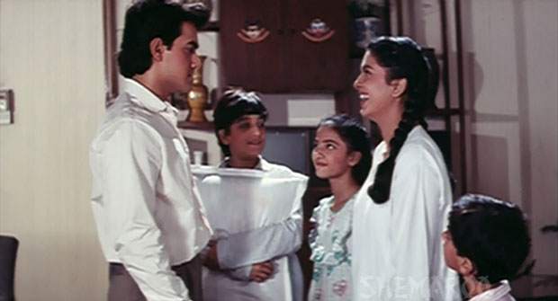 Aamir Khan and Juhi Chawla in a still from movie 'Hum Hain Rahi Pyar Ke (1993)'