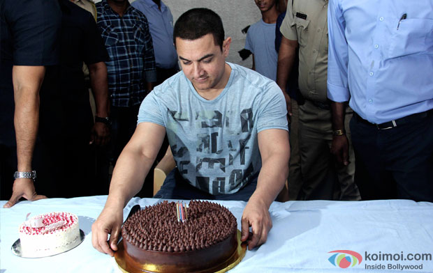 Aamir Khan Celebrates His Birthday With Media In Advance