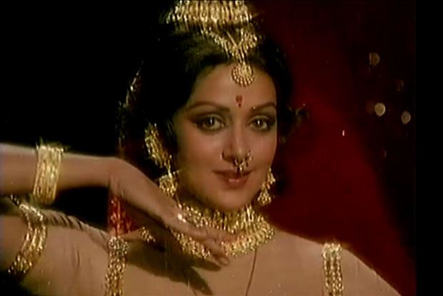 Hema Malini in a still from movie 'Dream Girl (1977)'