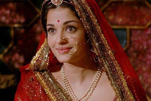 Aishwarya Rai in a still from movie 'Jodhaa Akbar (2008)'