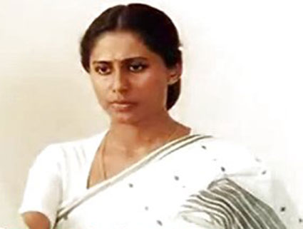Smita Patil in a still from movie 'Ardh Satya (1983)'
