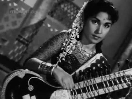 Mala Sinha in a still from movie 'Dhool Ka Phool (1959)'