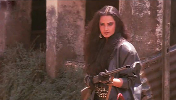 Rekha in a still from movie 'Khoon Bhari Maang (1988)'