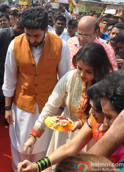 Abhishek Bachchan & Aishwarya Rai Bachchan Celebrate Gudhi Padva