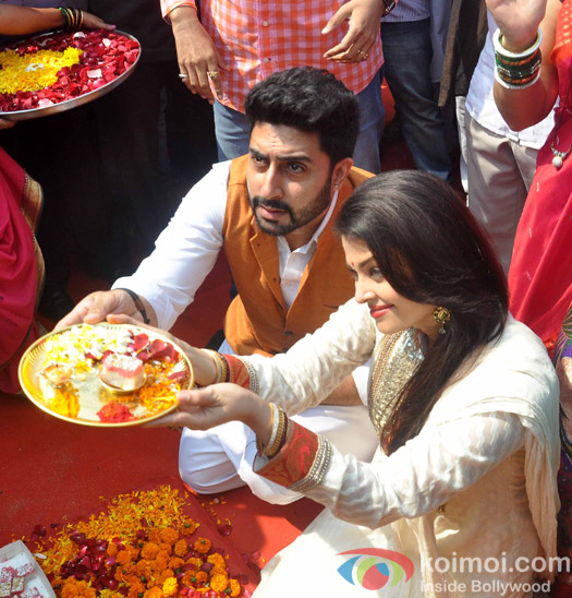 Abhishek Bachchan & Aishwarya Rai Bachchan Celebrate Gudhi Padva
