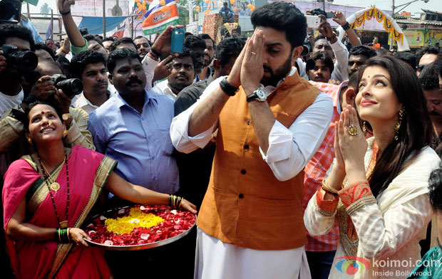 Abhishek Bachchan & Aishwarya Rai Bachchan Celebrate Gudhi Padva