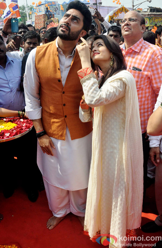 Abhishek Bachchan & Aishwarya Rai Bachchan Celebrate Gudhi Padva