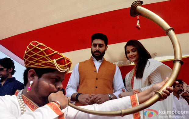Abhishek Bachchan & Aishwarya Rai Bachchan Celebrate Gudhi Padva