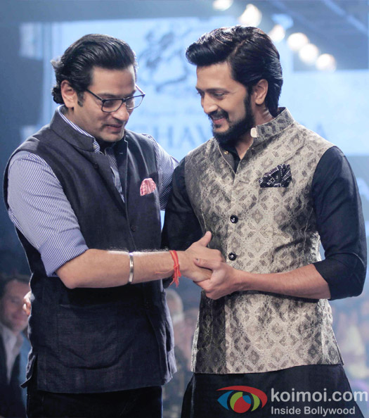 Riteish Deshmukh Walks The Ramp For Raghavendra Rathore At Lakme Fashion Week Summer Resort 2015 Riteish Deshmukh Walks The Ramp For Raghavendra Rathore At Lakme Fashion Week Summer Resort 2015