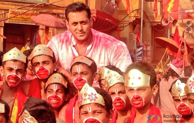 Salman Khan on the sets of movie 'Bajrangi Bhaijaan'