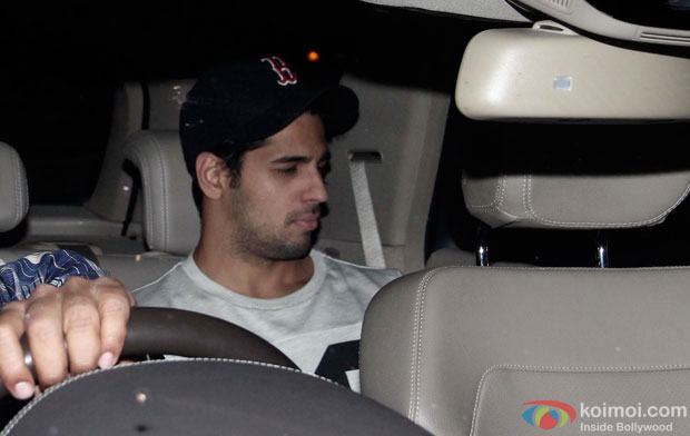 Siddharth Malhotra  snapped at Bandra