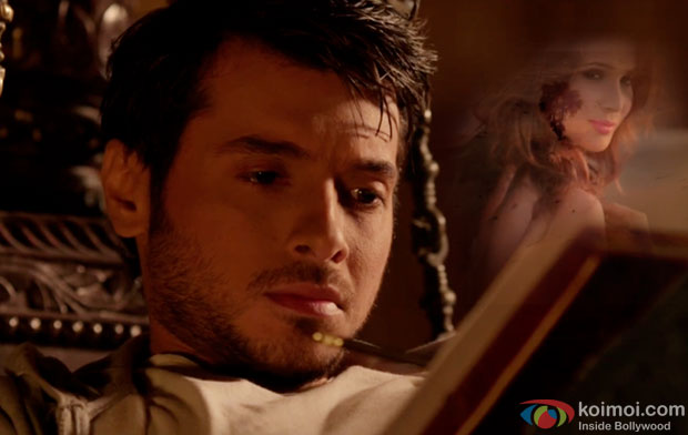 Divyendu Sharma and Prachi Mishra in a still from movie 'Dilliwali Zaalim Girlfriend'