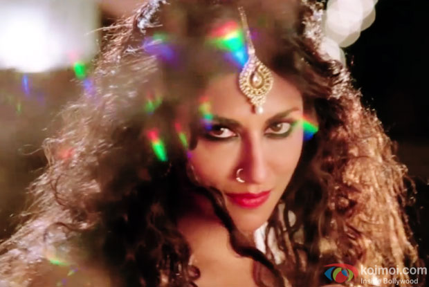 Chitrangada Singh in a still from movie 'Gabbar Is Back'