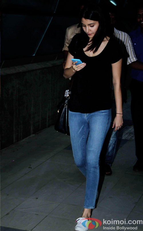 Anushka Sharma Snapped At Domestic Airport