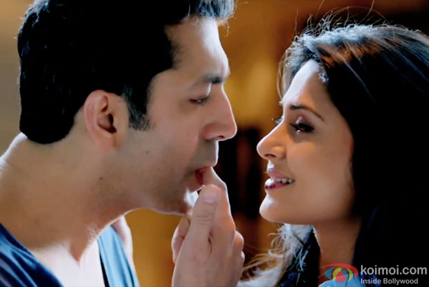Kunal Kohli and Jennifer Winget in a still from movie 'Phir Se'