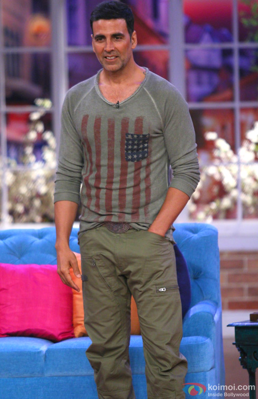 Akshay Kumar Promote Gabbar Is Back On Comedy Nights With Kapil