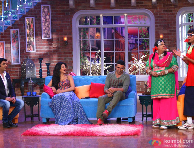 Shruti Haasan and Akshay Kumar Promote Gabbar Is Back On Comedy Nights With Kapil