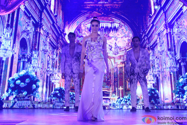 Shraddha Kapoor Unveiling The 40 ft Tall Eiffel Tower
