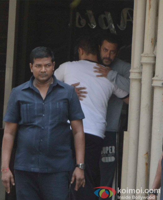 Aamir Khan Visit Salman Khan At Galaxy Apartments