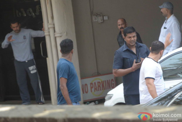 Aamir Khan Visit Salman Khan At Galaxy Apartments