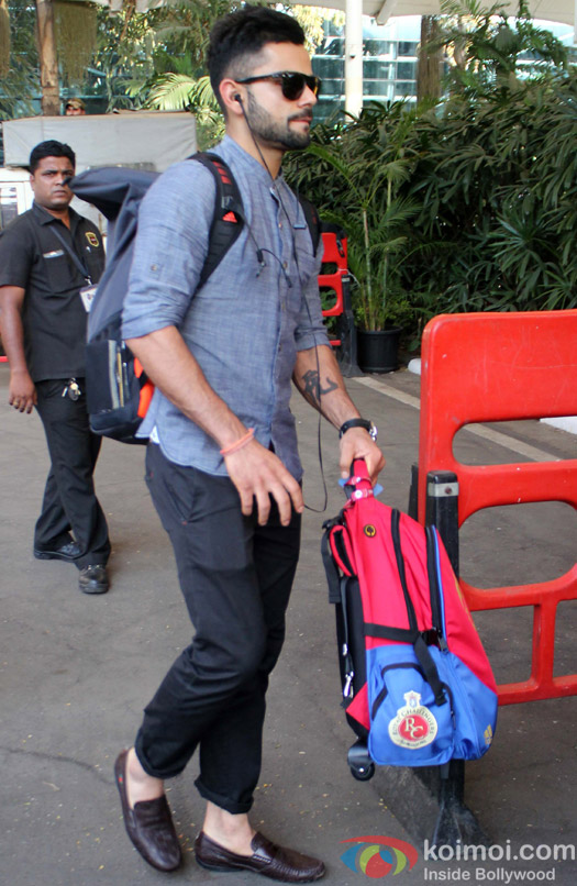 Virat Kohli Snapped At Airport