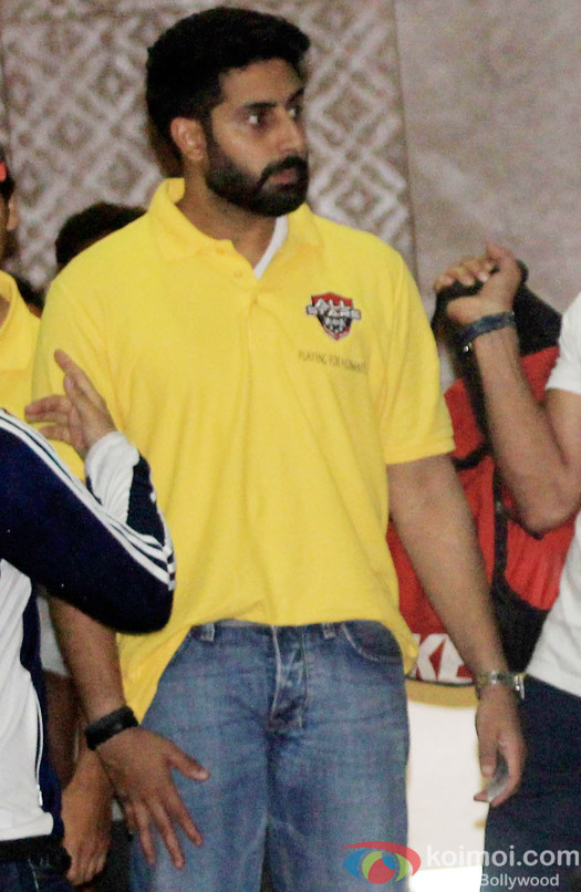 Abhishek Bachchan Spotted At Airport Abhishek Bachchan Spotted At Airport