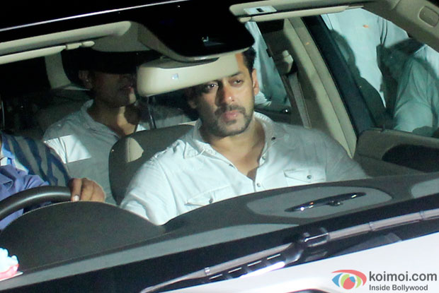  Salman Khan returns home on bail