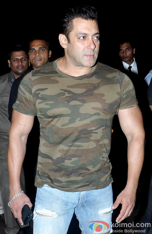 Salman Khan Goes Trendy; Snapped Sporting The Ripped Jeans Salman Khan Goes Trendy; Snapped Sporting The Ripped Jeans