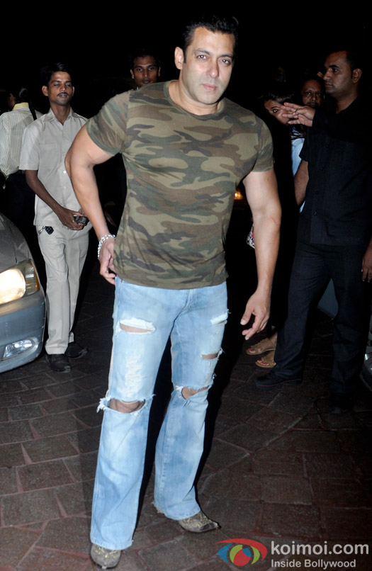 Salman Khan Goes Trendy; Snapped Sporting The Ripped Jeans Salman Khan Goes Trendy; Snapped Sporting The Ripped Jeans
