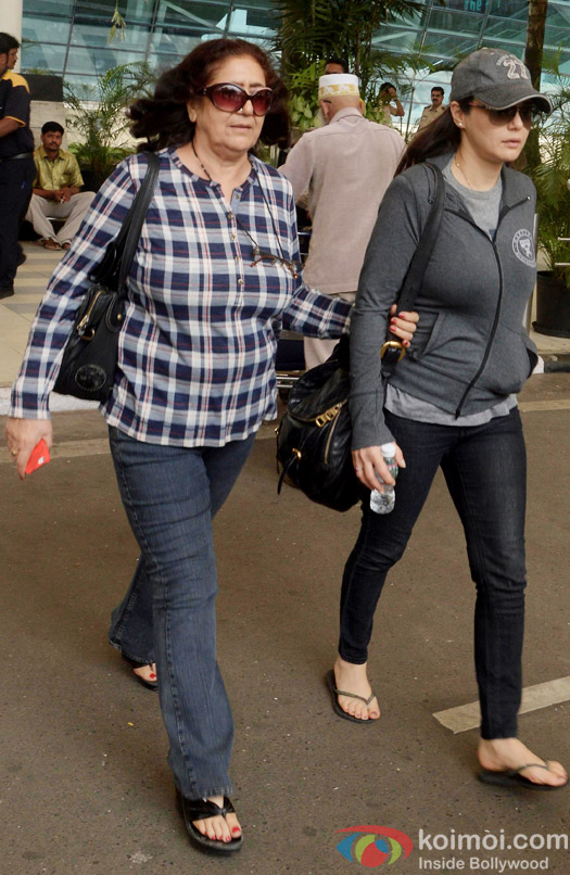 Preity Zinta snapped at airport 