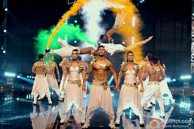 Shraddha Kapoor and Varun Dhawan in a still from movie 'ABCD 2'