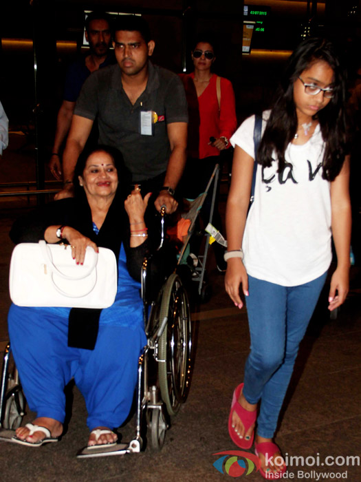 Ajay Devgn & Kajol Snapped With Kids Yug, Nysa On Their London Return Ajay Devgn & Kajol Snapped With Kids Yug, Nysa On Their London Return