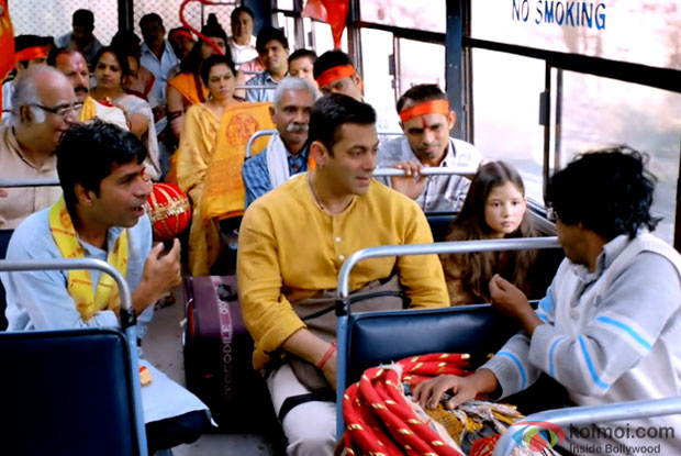 Salman Khan and Harshaali Malhotra in a still from movie 'Bajrangi Bhaijaan'