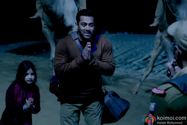 Harshaali Malhotra and Salman Khan in a still from movie 'Bajrangi Bhaijaan'