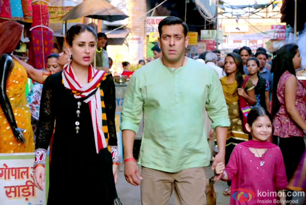 Kareena Kapoor Khan, Salman Khan and Harshali Malhotra in a still from movie 'Bajrangi Bhaijaan'