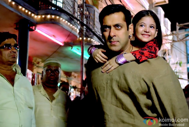 Salman Khan and Harshaali Malhotra in a still from movie 'Bajrangi Bhaijaan'