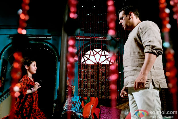 Harshaali Malhotra and Salman Khan in a still from movie 'Bajrangi Bhaijaan'